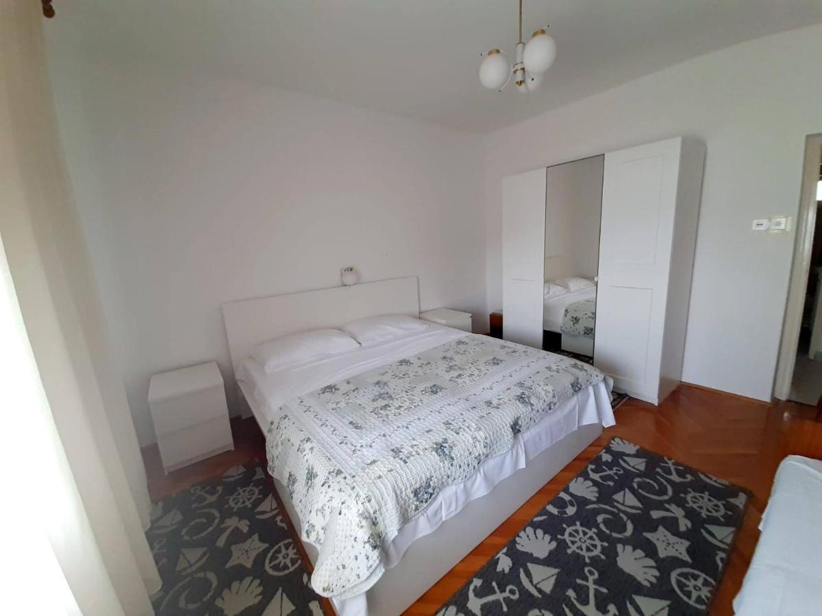 Apartment Riko - Accomodation "With" The Adriatic Sea Kampor Eksteriør bilde